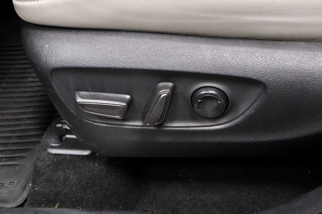 Used 2024 Toyota Grand Highlander AWD image 25
