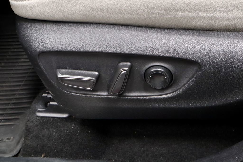 Used 2024 Toyota Grand Highlander AWD image 25