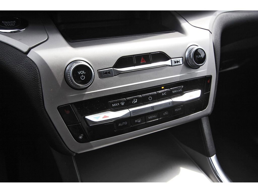 Certified 2022 Ford Explorer XLT w/ Equipment Group 202A image 25