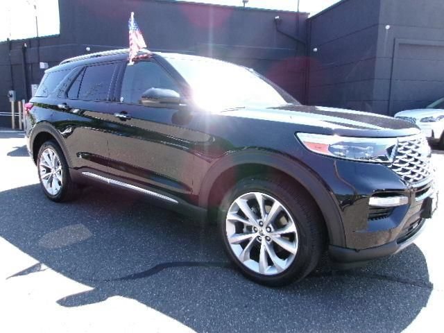 Certified 2022 Ford Explorer Platinum w/ Equipment Group 601A AWD/4WD image 3