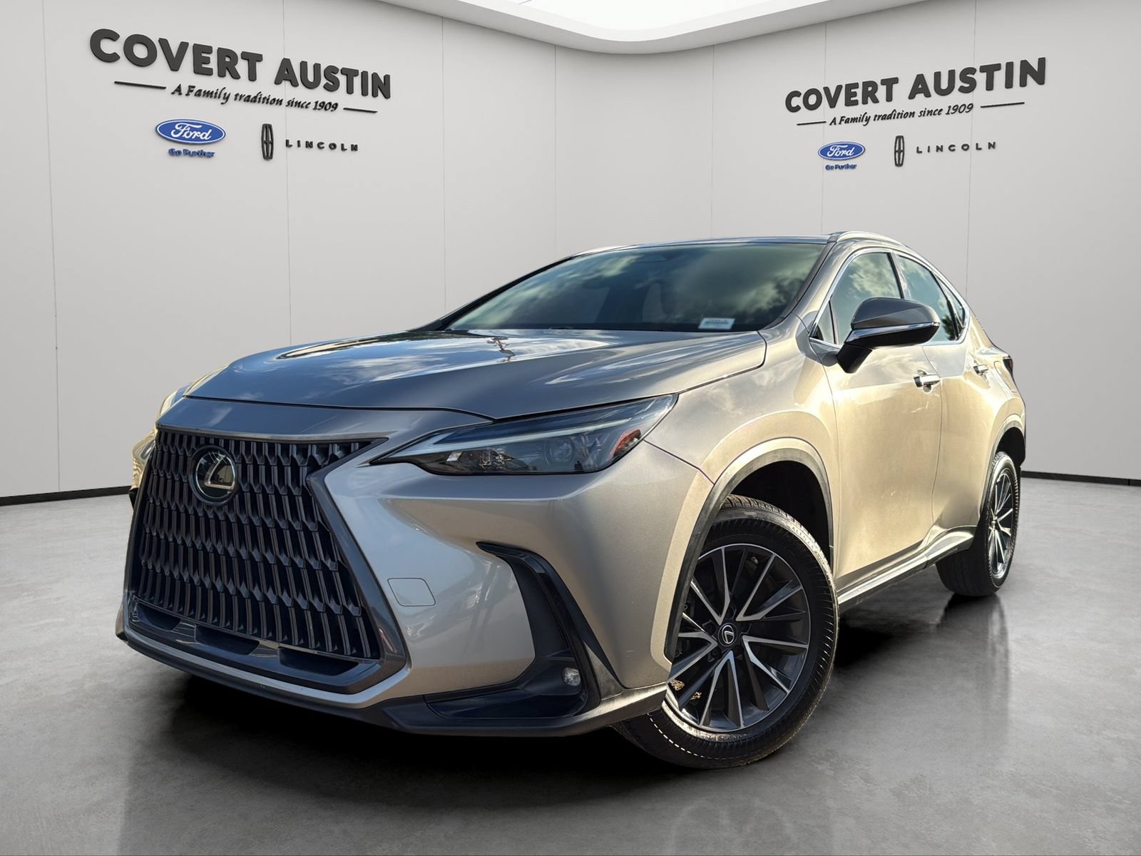 Used 2022 Lexus NX 250 FWD w/ Towing Package (2000 Lbs) image 1