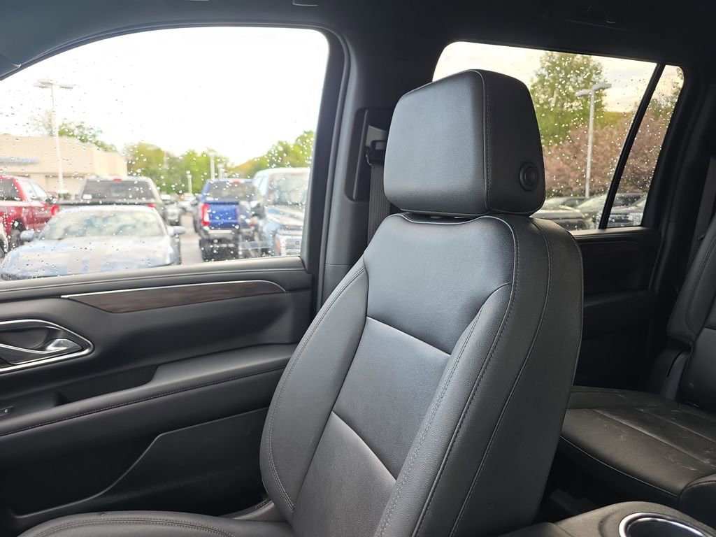 Used 2023 Chevrolet Suburban Z71 w/ Luxury Package AWD/4WD image 41