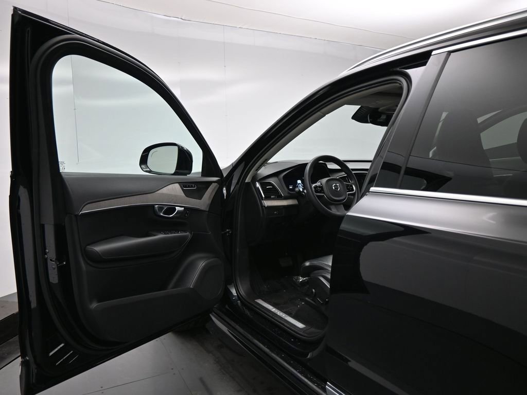 Used 2023 Volvo XC90 B6 Ultimate w/ Protection Package Premier image 35