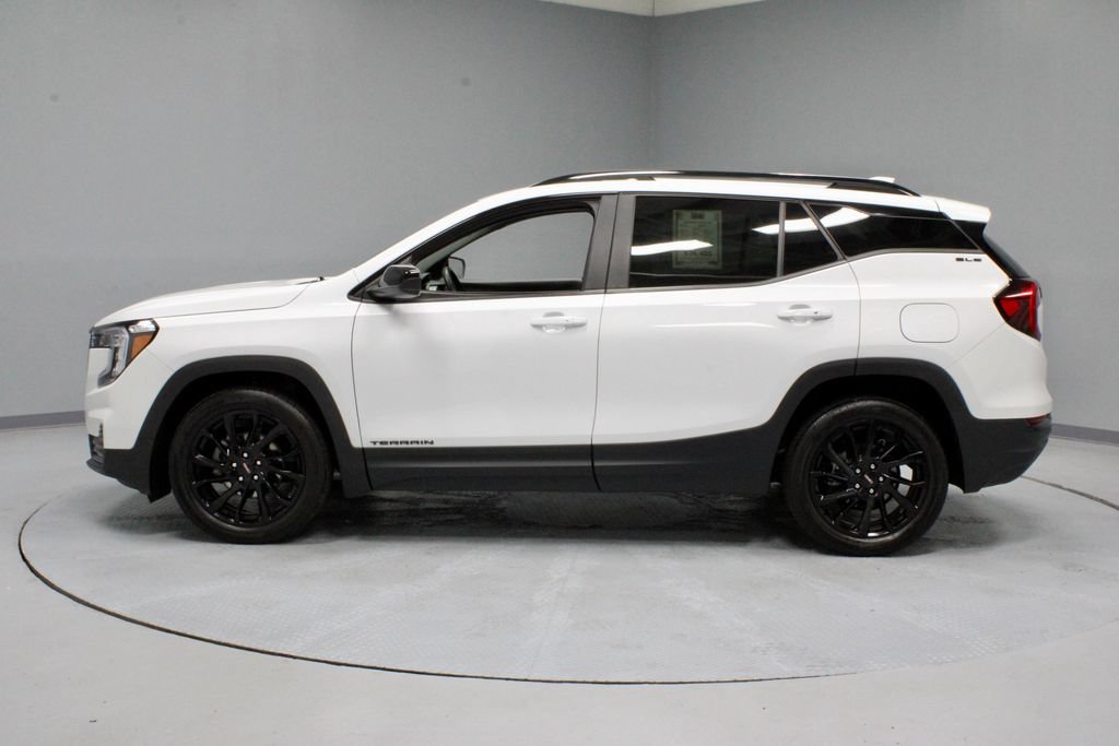 Used 2024 GMC Terrain SLE w/ Driver Convenience Package FWD image 8