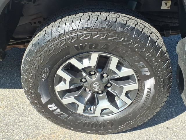 Used 2019 Toyota Tacoma TRD Off-Road w/ TRD Premium Off Road Package AWD/4WD image 10