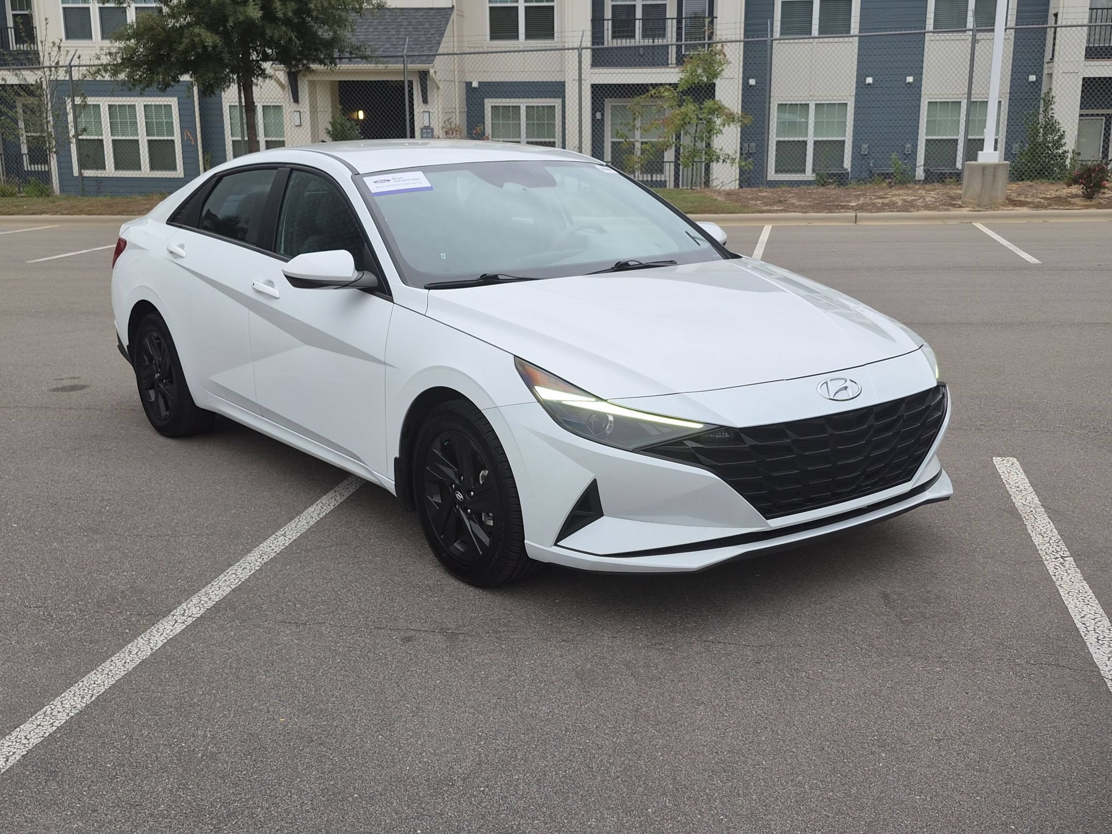 Used 2022 Hyundai Elantra SEL FWD image 2