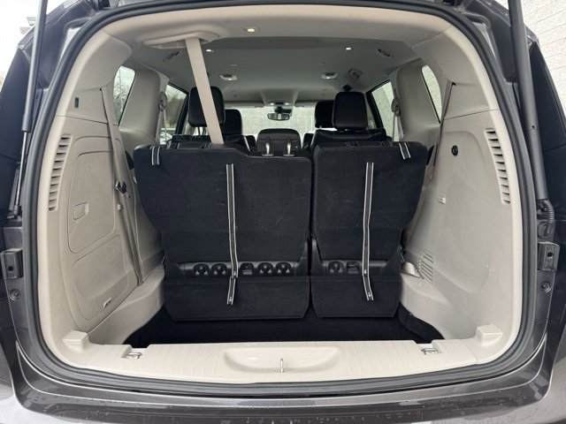 Used 2023 Chrysler Pacifica Touring-L image 47