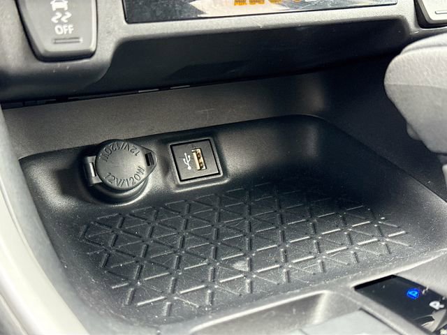Used 2025 Toyota RAV4 XLE image 37