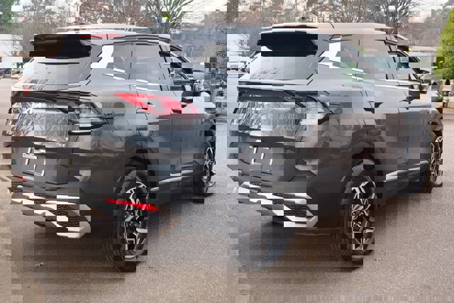 Used 2024 Kia Sportage LX image 5