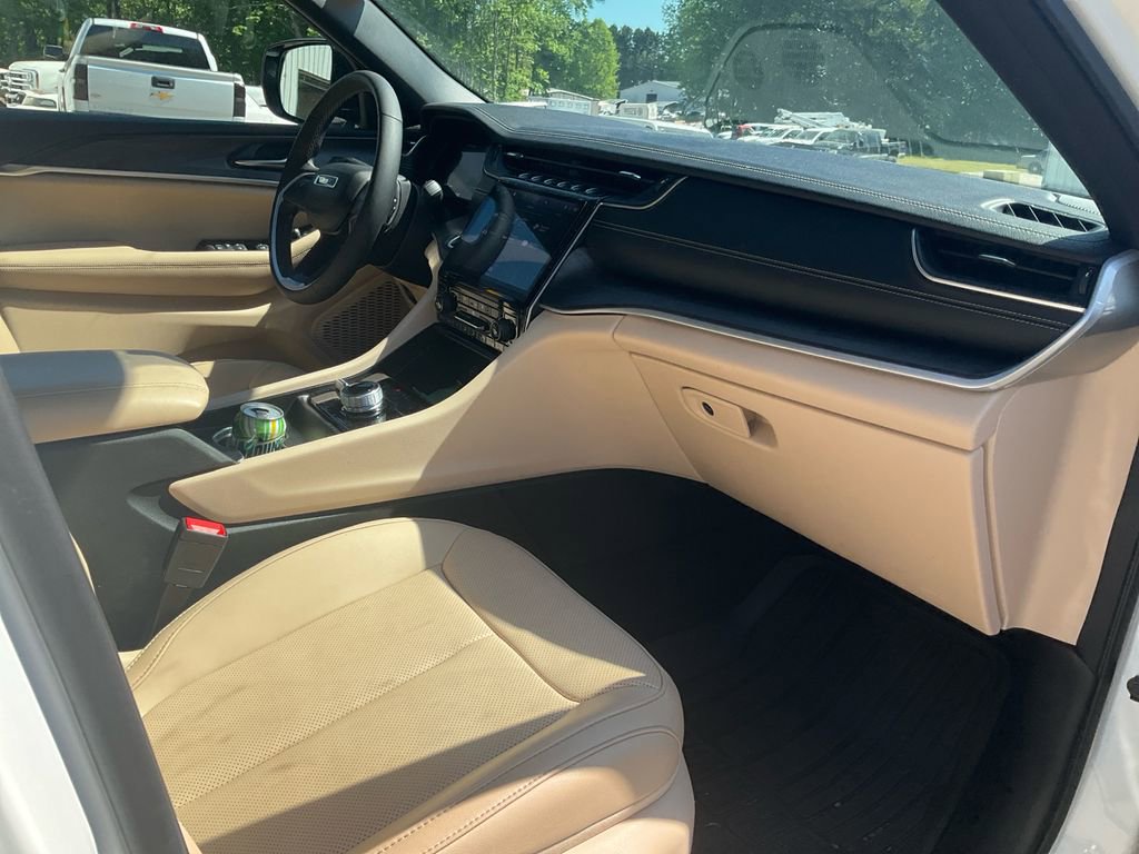 Used 2025 Jeep Grand Cherokee L Limited w/ Luxury Tech Group II image 11