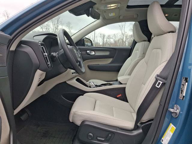 Used 2025 Volvo XC40 B5 Ultra w/ Climate Package AWD/4WD image 17