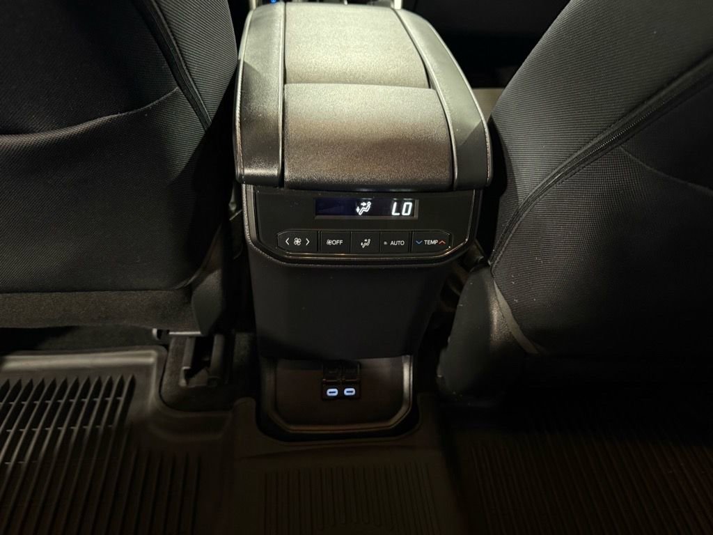 Used 2023 Toyota Highlander L image 14