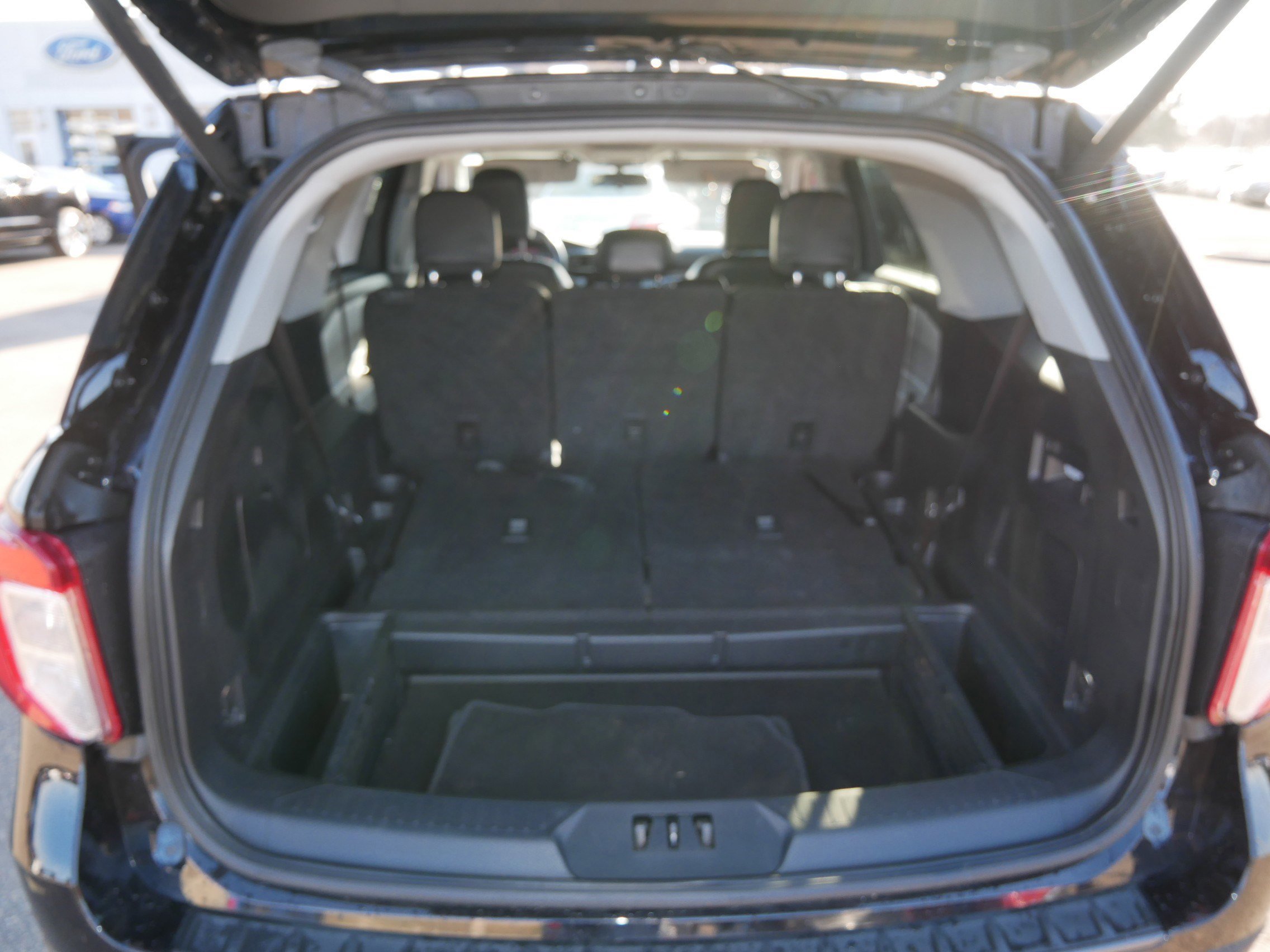 Certified 2022 Ford Explorer XLT w/ Equipment Group 202A image 18