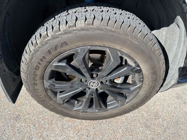 Used 2022 Toyota RAV4 SE image 12