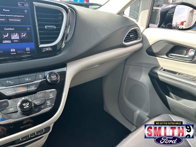 Used 2024 Chrysler Pacifica Touring-L FWD image 26