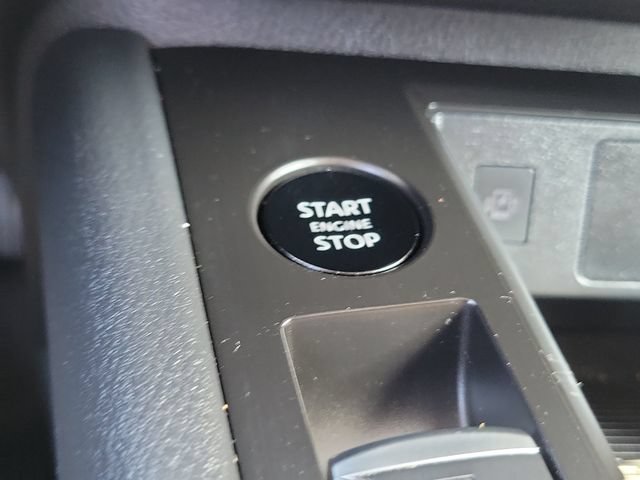 Used 2025 Nissan Kicks SV w/ Charging Package FWD image 22