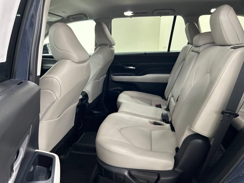 Used 2024 Toyota Grand Highlander AWD image 26