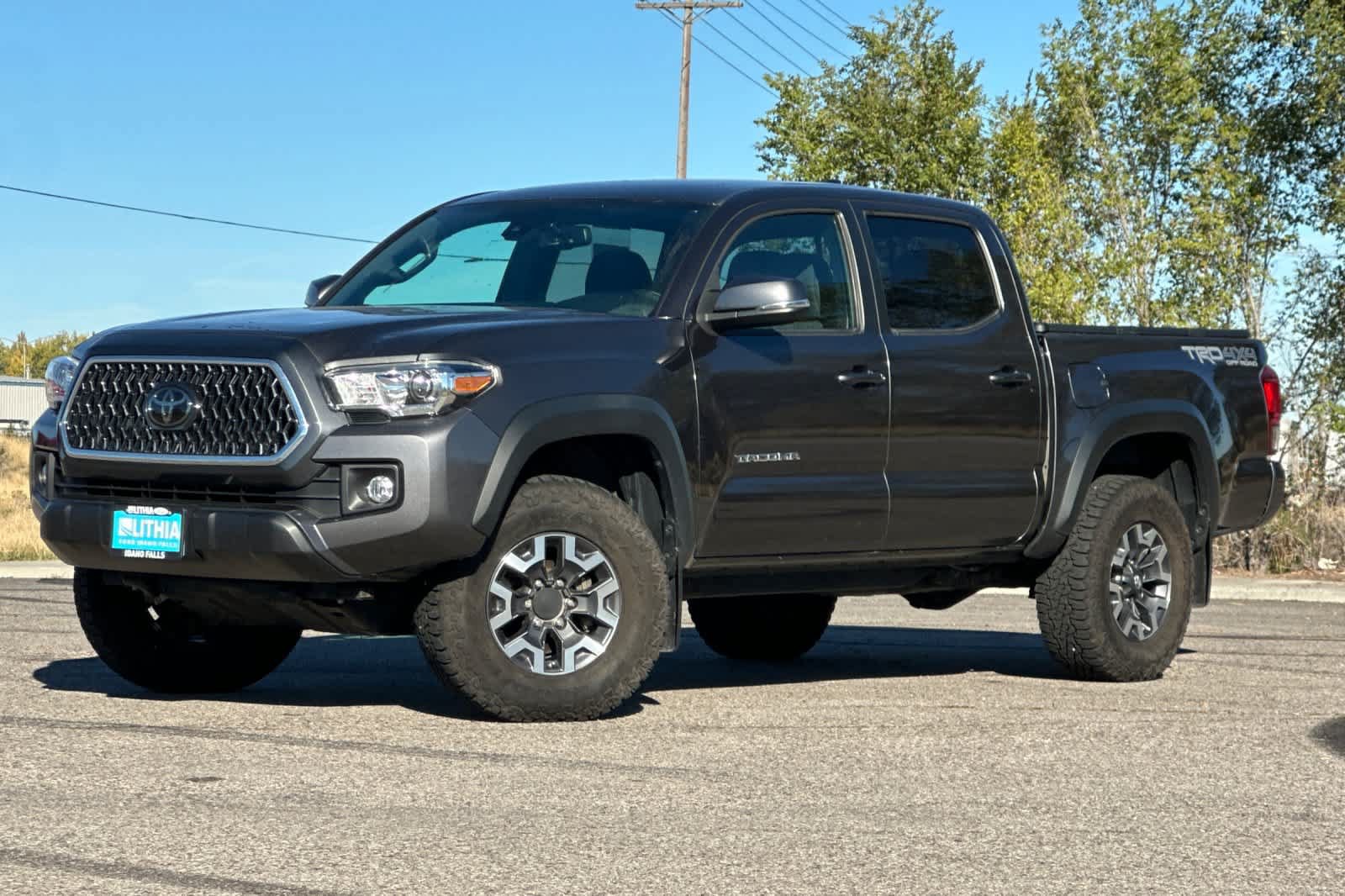 Used 2018 Toyota Tacoma TRD Off-Road w/ Technology Package AWD/4WD image 1