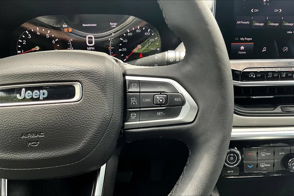 Used 2025 Jeep Compass Limited AWD/4WD image 13