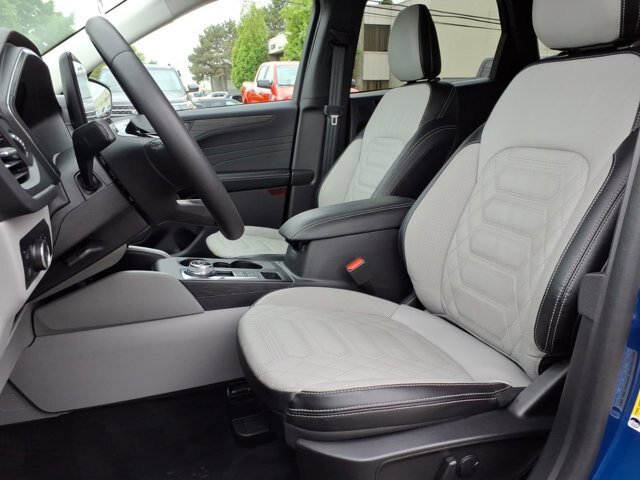 Certified 2023 Ford Escape Platinum w/ Premium Technology Package AWD/4WD image 3