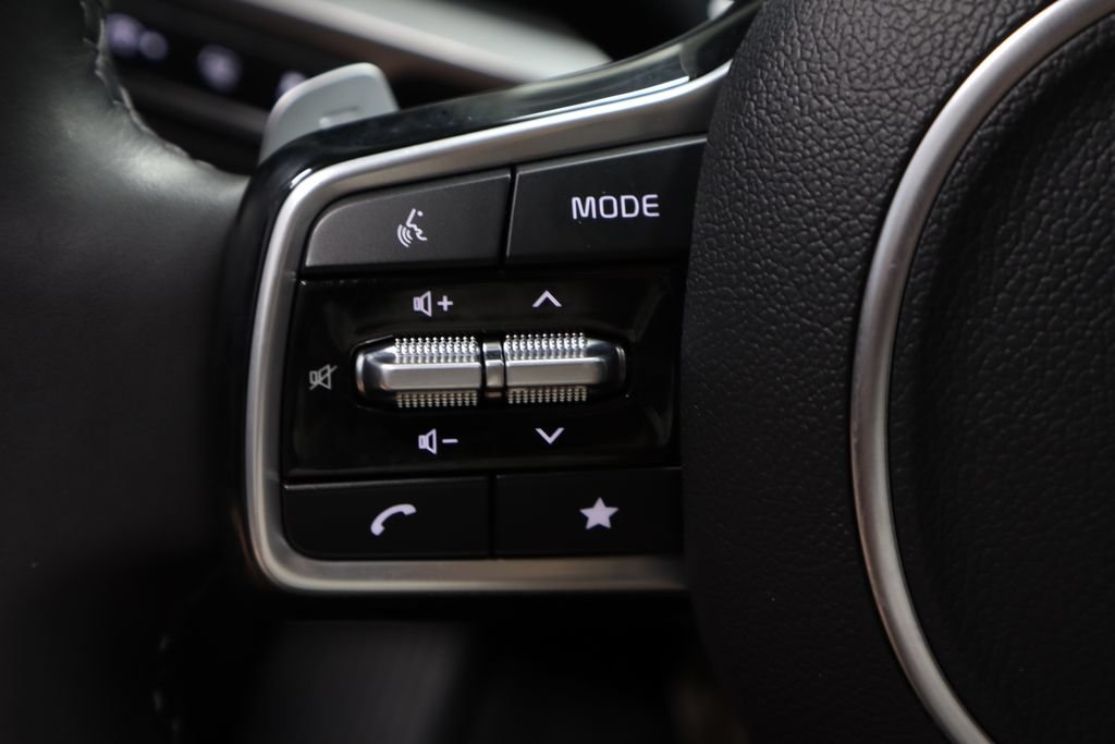 Used 2026 Kia Carnival SX w/ SX Dark Edition Package FWD image 28