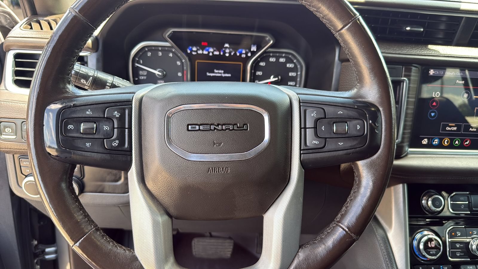Used 2021 GMC Yukon Denali w/ Denali Premium Package AWD/4WD image 14