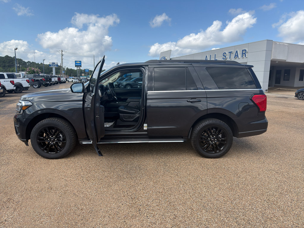 Certified 2022 Ford Expedition XLT RWD image 19