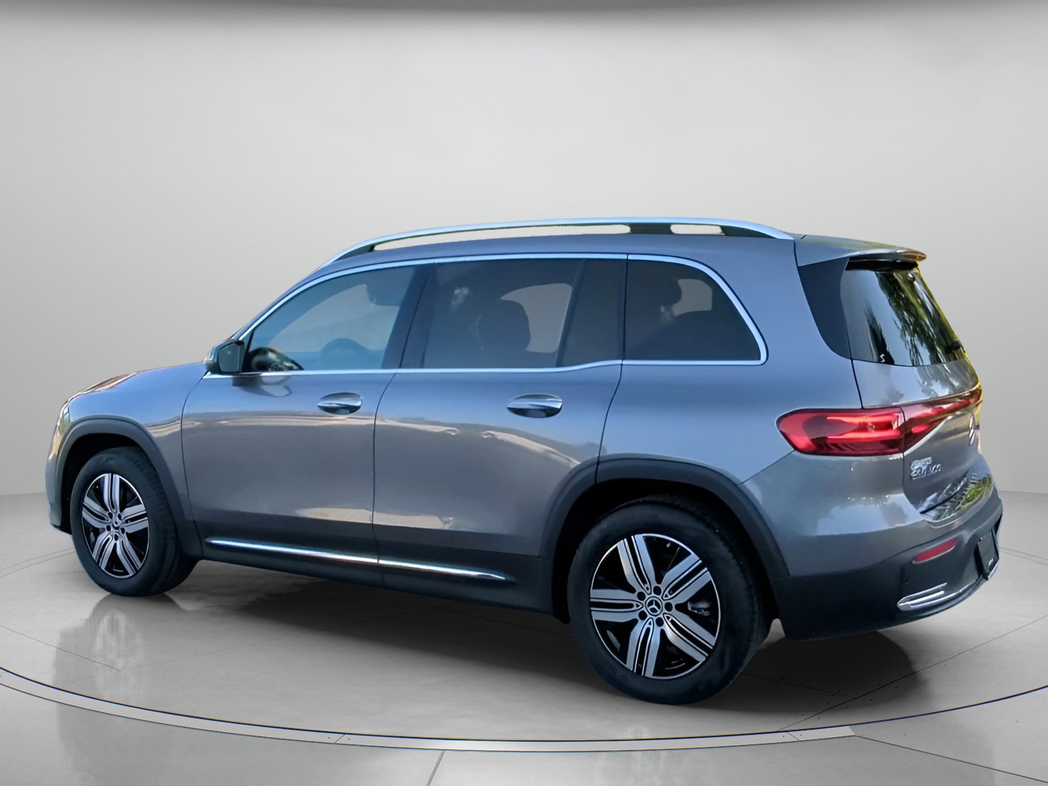 Used 2025 Mercedes-Benz EQB 300 4MATIC image 19