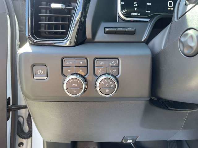 Used 2025 GMC Sierra 1500 AT4 w/ AT4 Premium Package AWD/4WD image 21