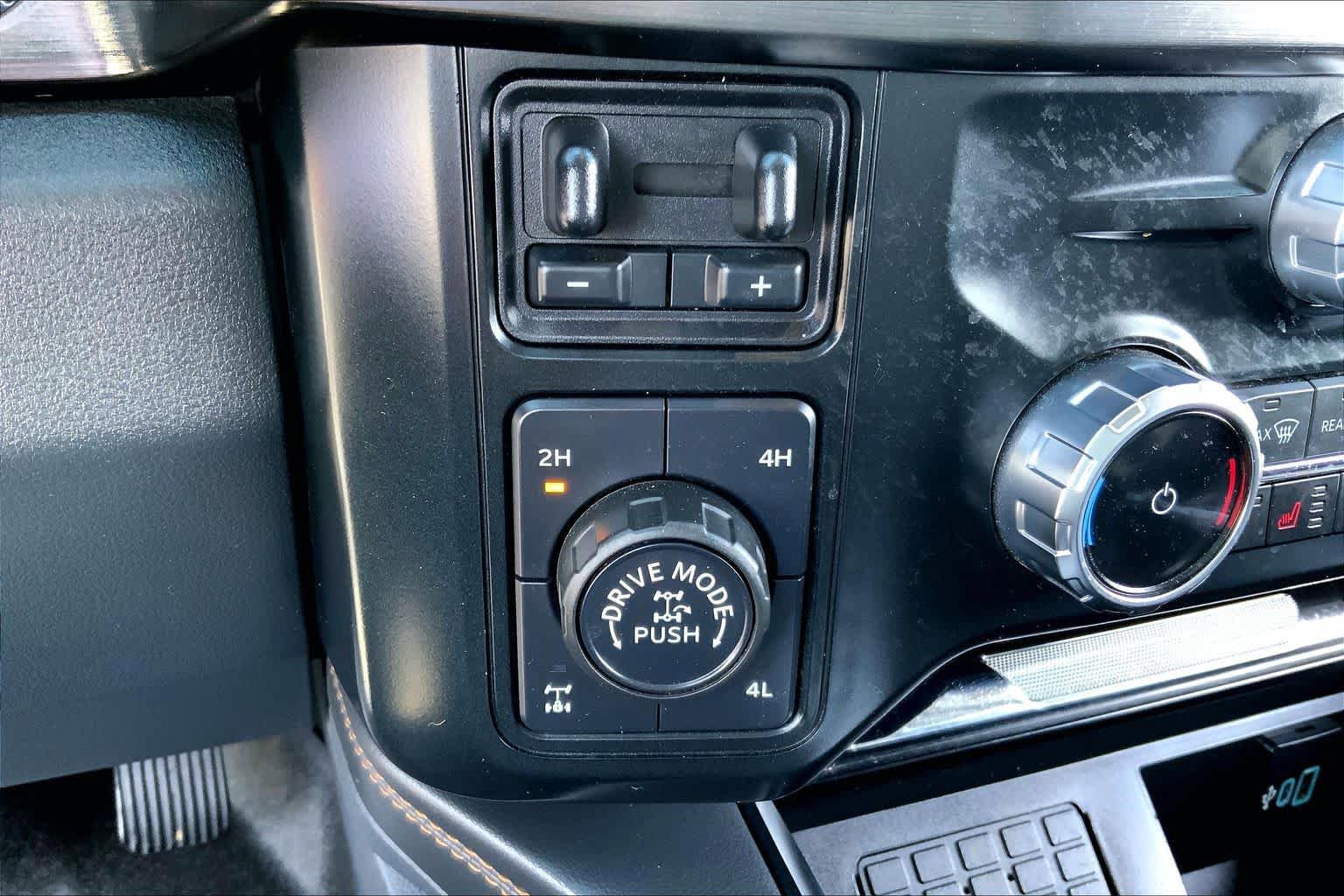 Certified 2023 Ford F250 Lariat w/ Lariat Ultimate Package AWD/4WD image 32