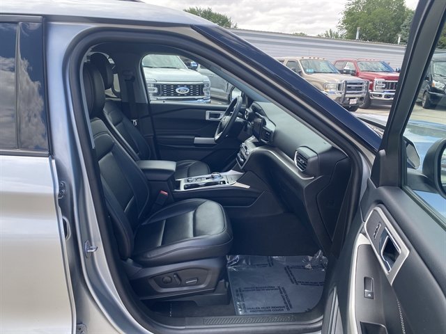 Certified 2024 Ford Explorer XLT w/ Equipment Group 202A AWD/4WD image 5
