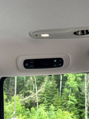 Used 2022 Chrysler Pacifica Touring-L FWD image 15