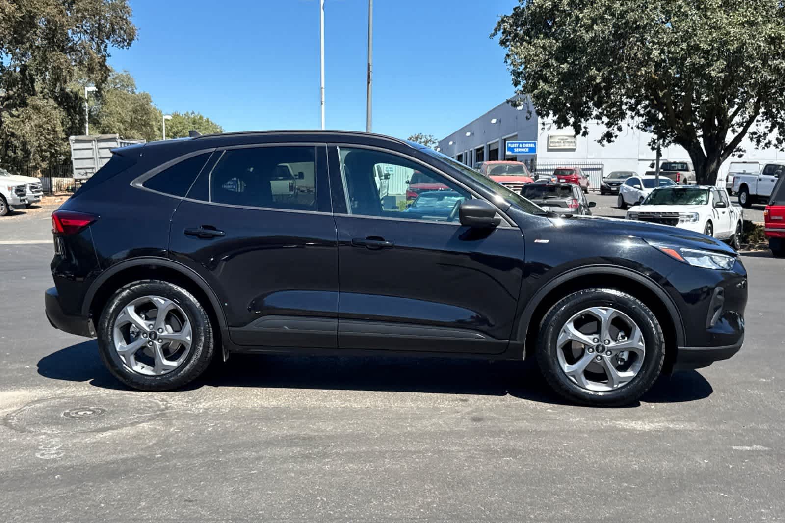 Certified 2025 Ford Escape ST-Line FWD image 8