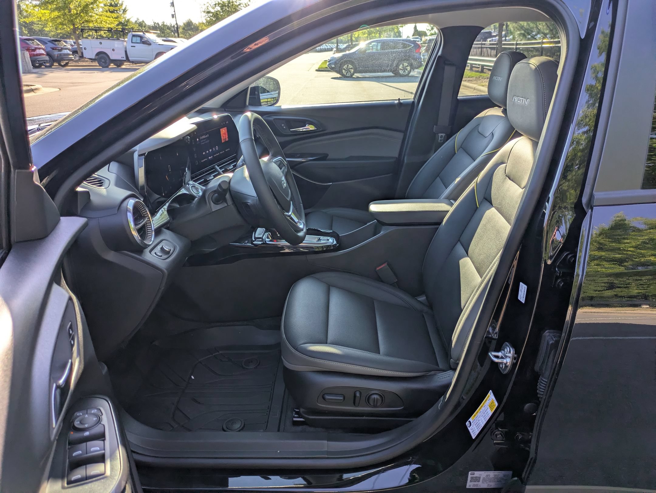 Used 2026 Chevrolet Trax ACTIV w/ Sunroof Package FWD image 12