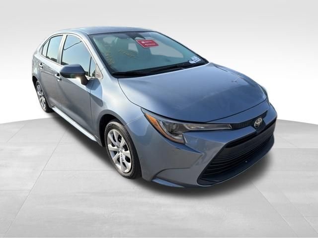 Used 2024 Toyota Corolla LE FWD image 2
