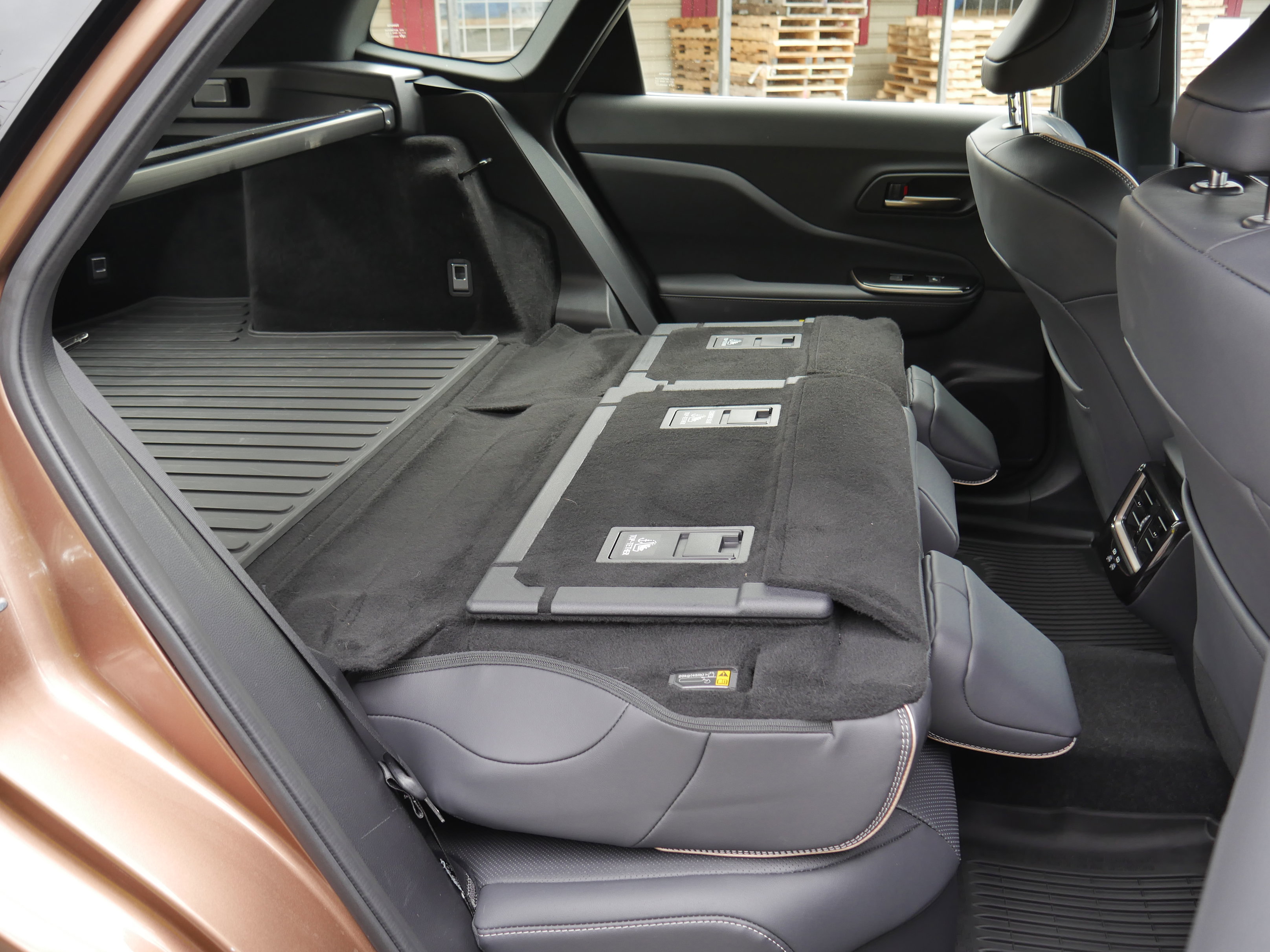 Used 2025 Toyota Crown Signia w/ Advanced Technology Package image 33