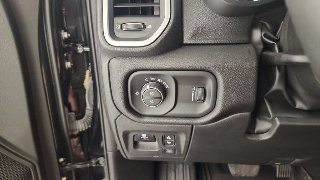 Used 2025 RAM 1500 Big Horn AWD/4WD image 24