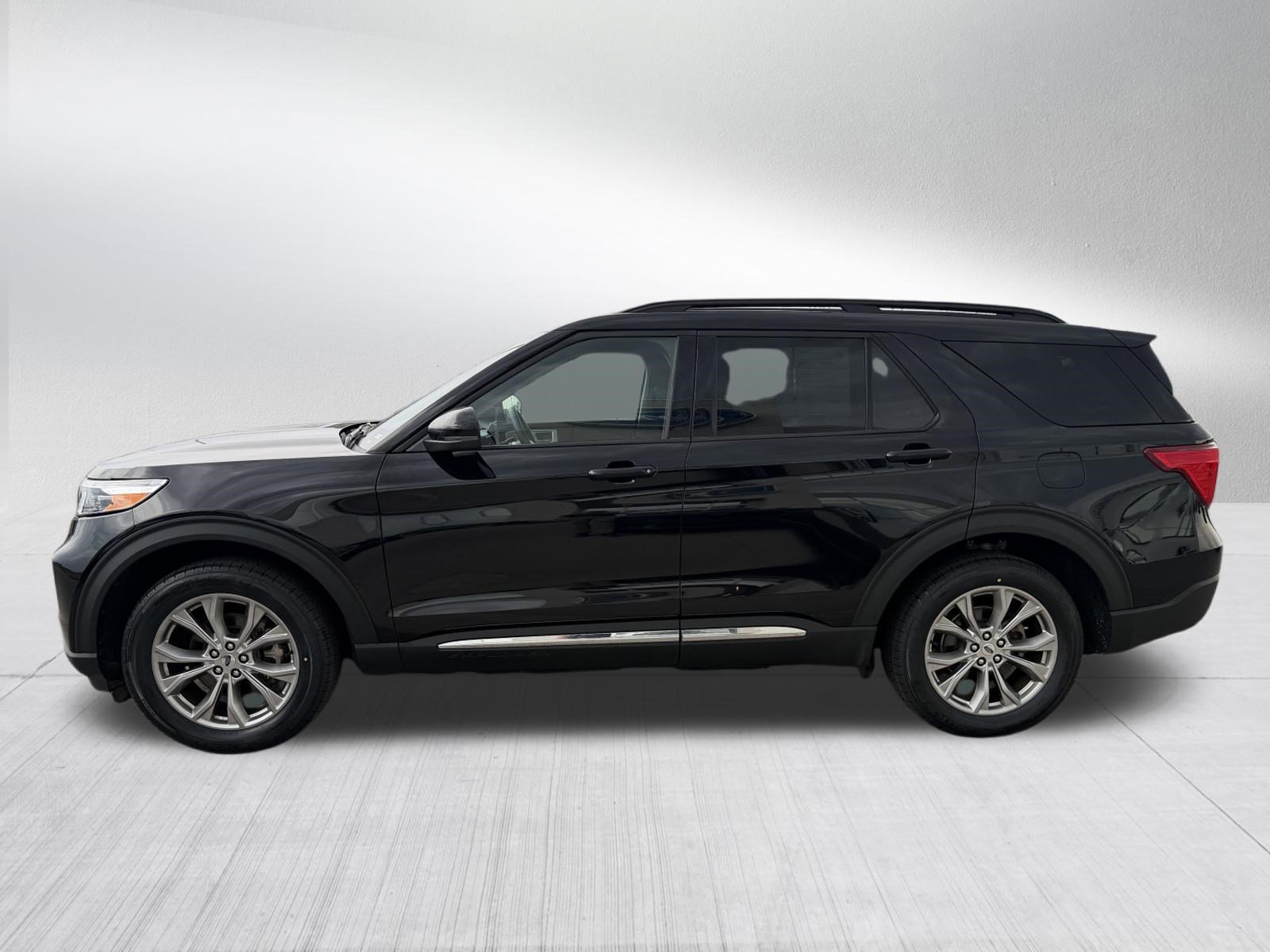 Certified 2023 Ford Explorer XLT w/ Equipment Group 202A AWD/4WD image 4