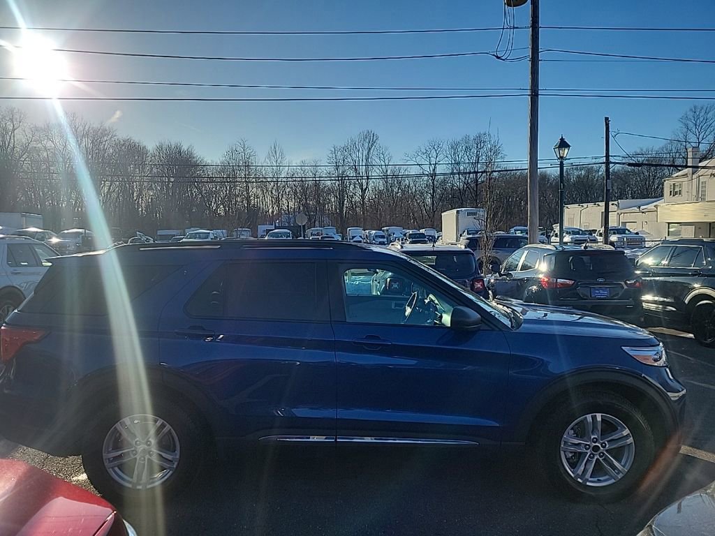 Certified 2023 Ford Explorer XLT w/ Class IV Trailer Tow Package image 2
