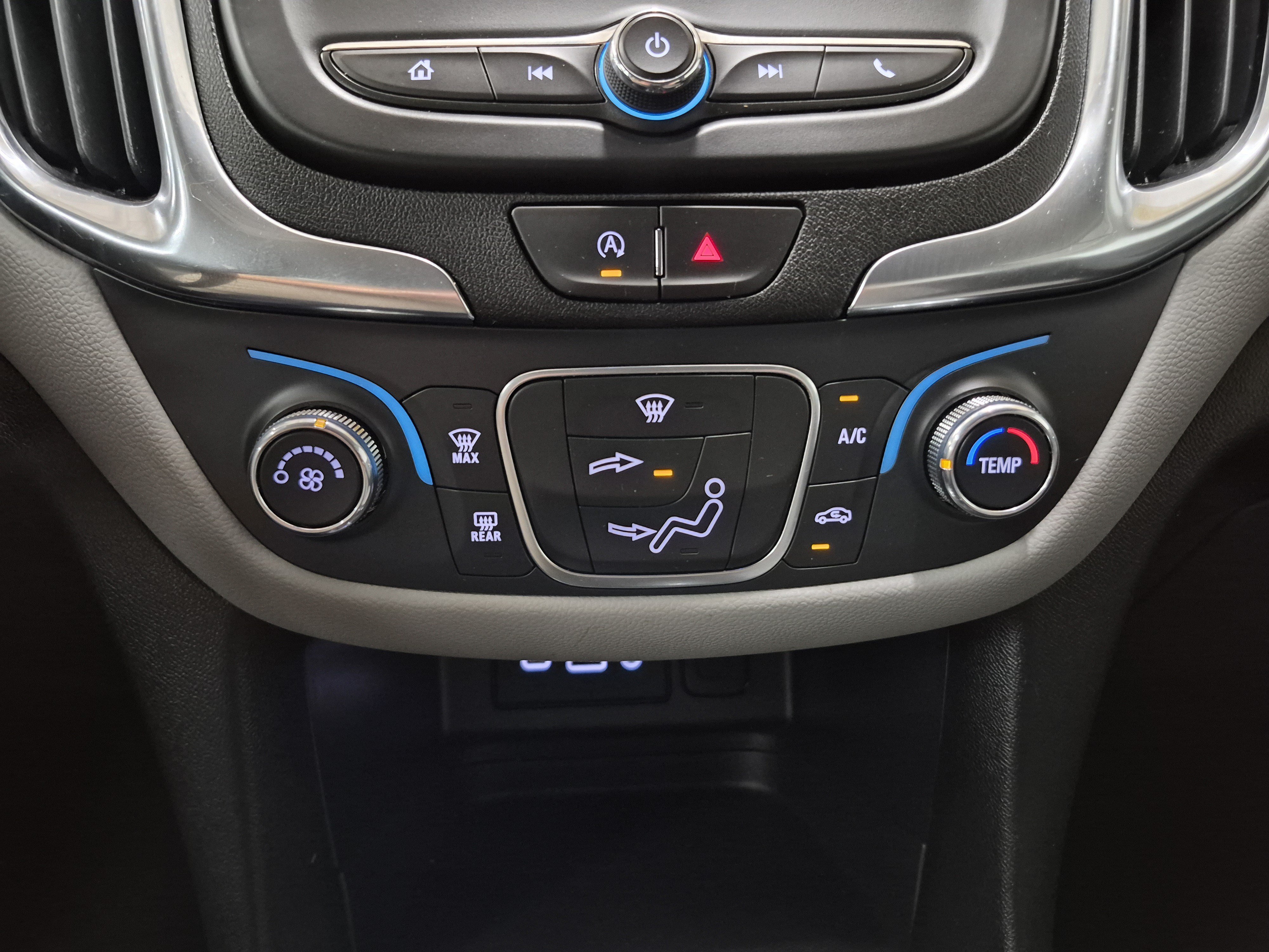Used 2024 Chevrolet Equinox LS FWD image 28