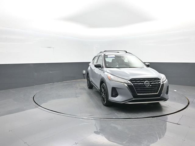 Used 2021 Nissan Kicks SR w/ SR Premium Package image 2