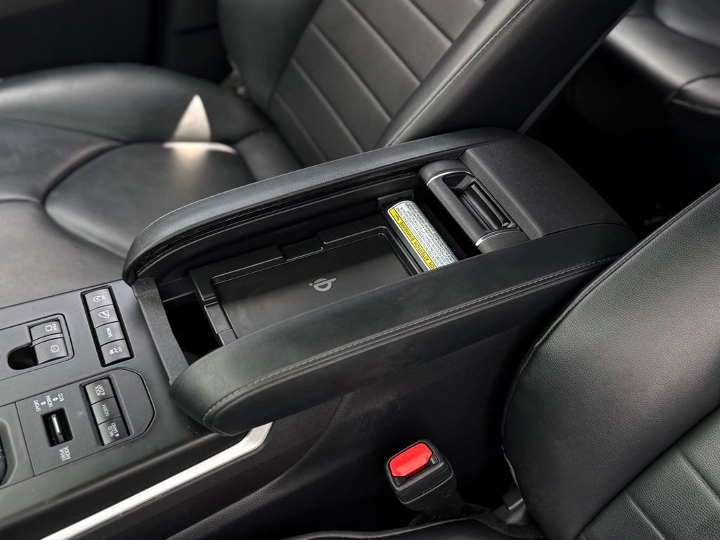 Used 2022 Toyota Highlander XLE AWD/4WD image 27