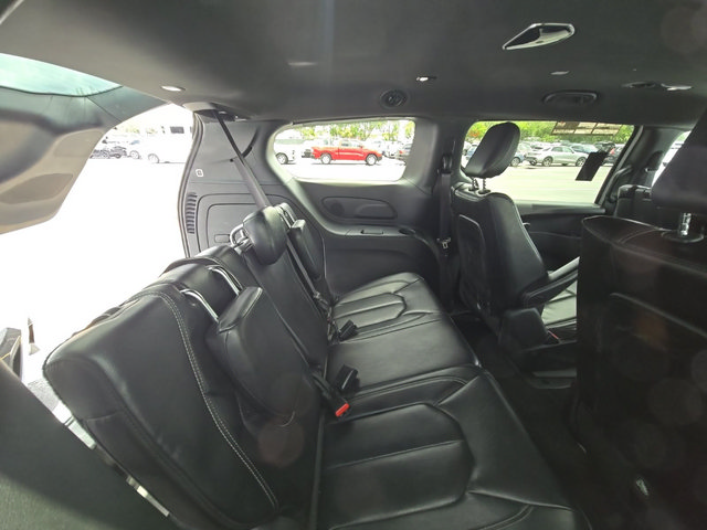 Used 2022 Chrysler Pacifica Touring-L w/ Uconnect Theater Family Group FWD image 10