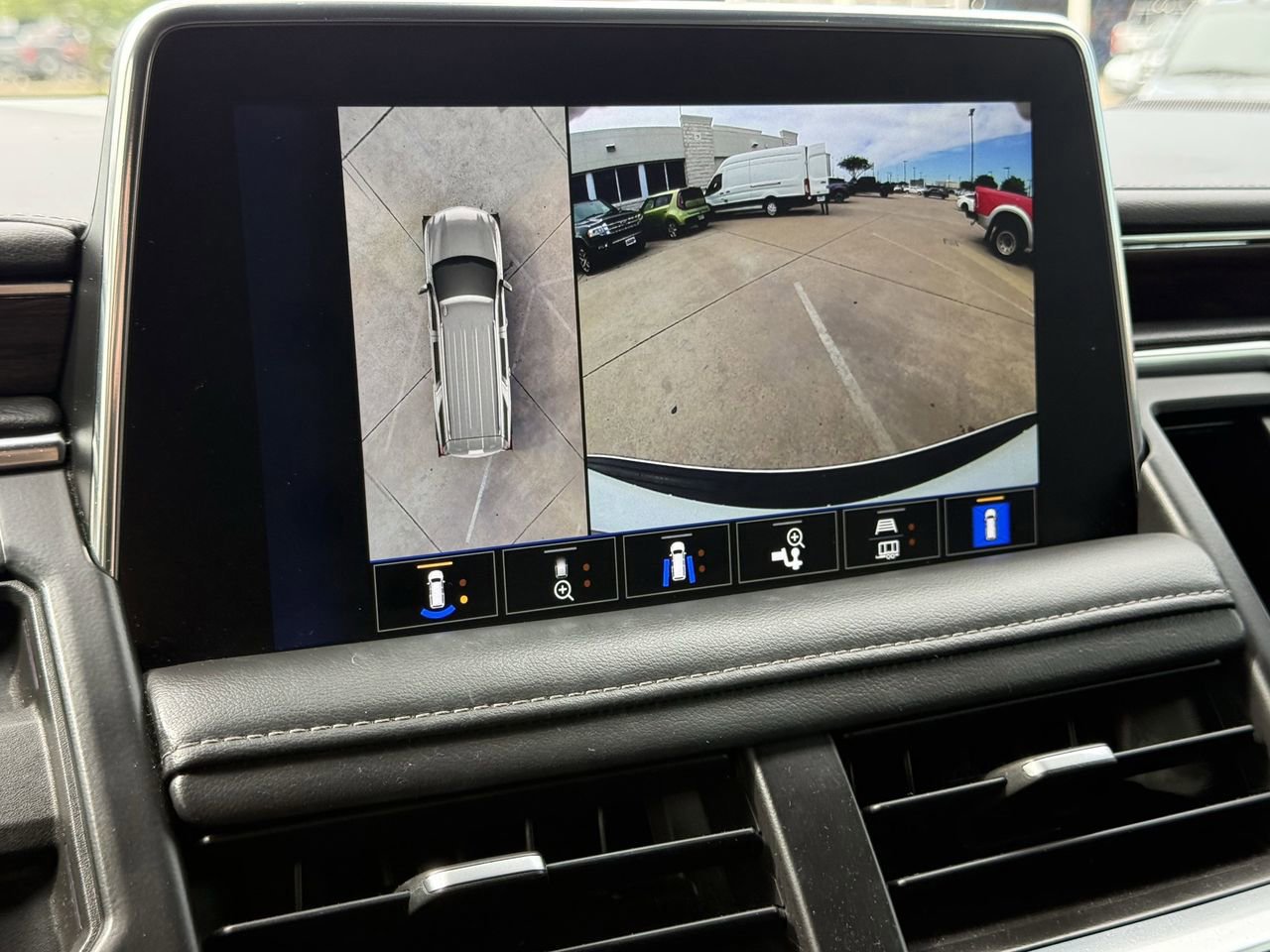 Used 2022 Chevrolet Tahoe LT w/ Luxury Package image 19