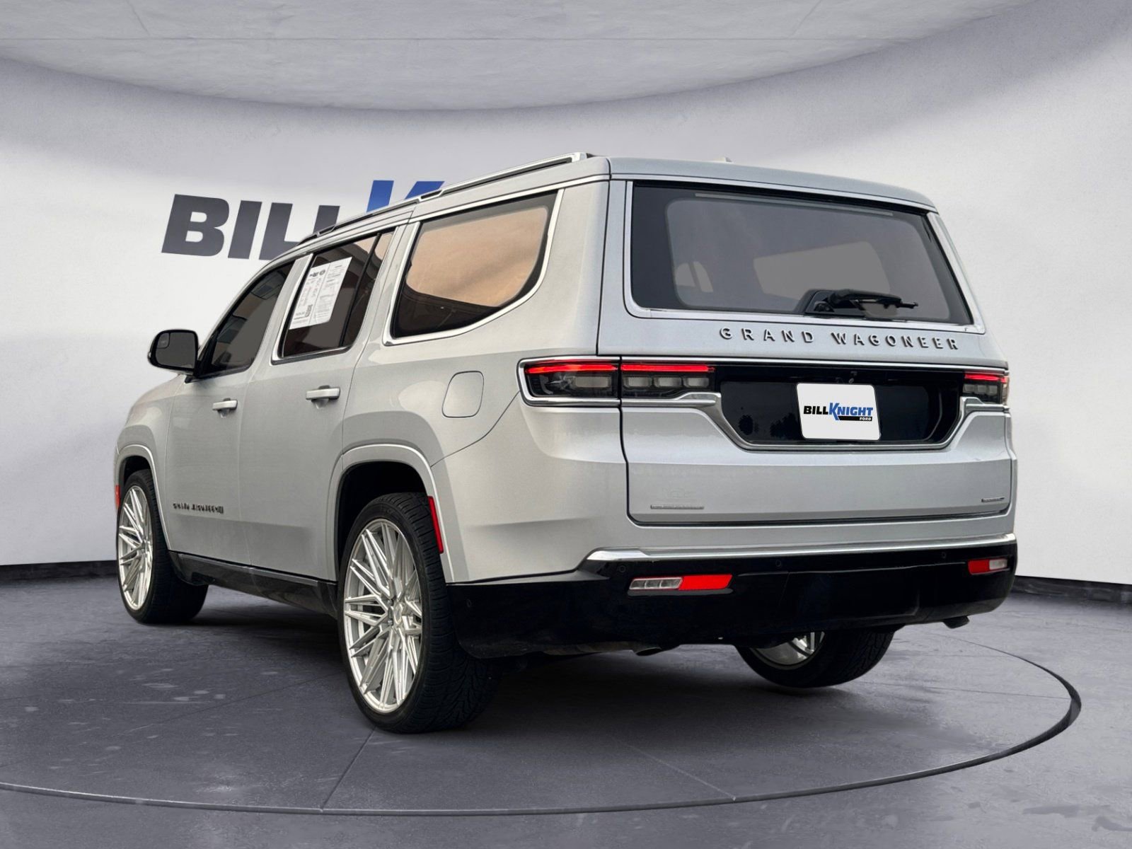 Used 2022 Jeep Grand Wagoneer Series III w/ Rear Seat Video Group 1 image 3