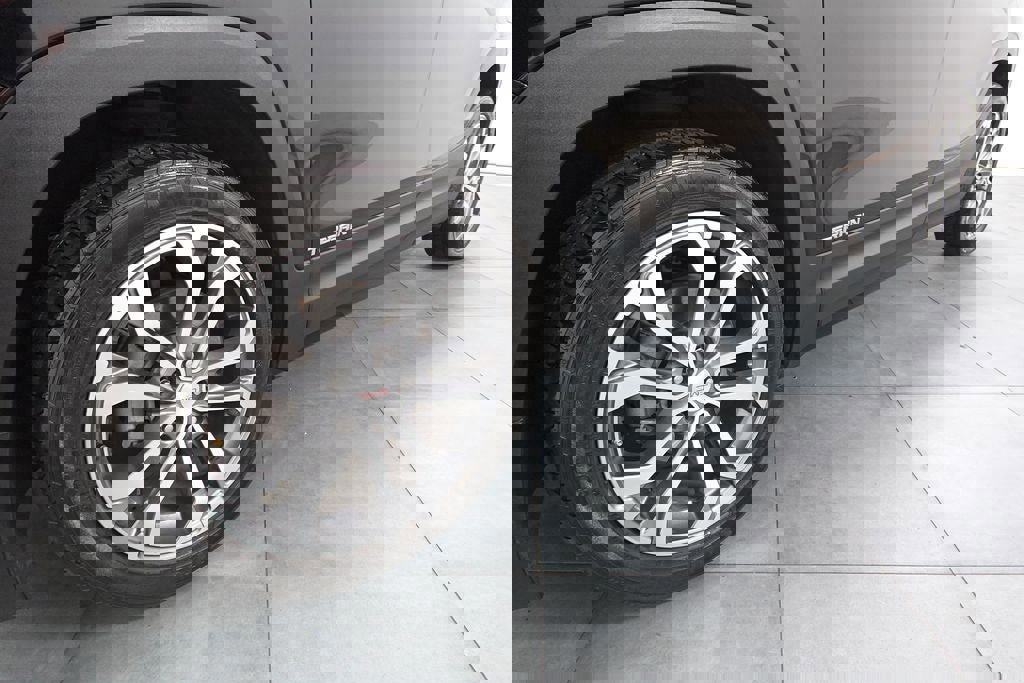 Used 2021 GMC Terrain SLT image 29