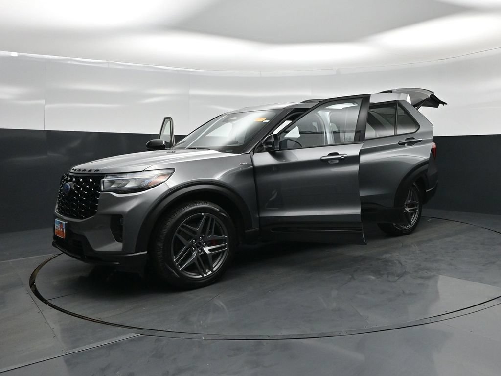 Certified 2025 Ford Explorer ST-Line w/ ST-Line Street Pack AWD/4WD image 27