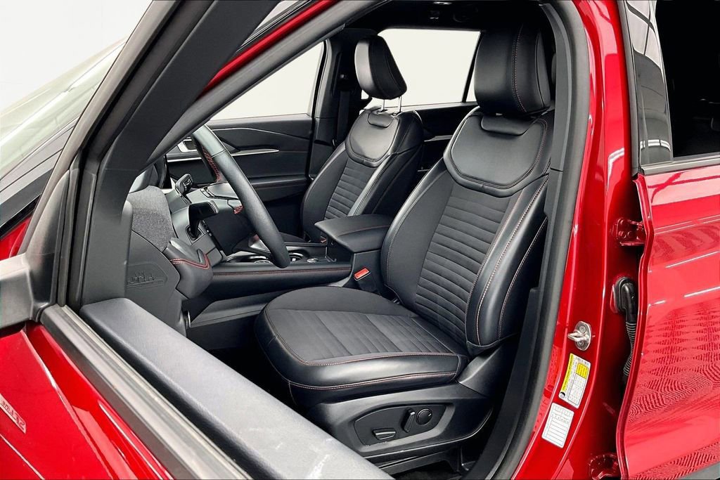 Certified 2025 Ford Explorer ST-Line w/ ST-Line Street Pack image 25