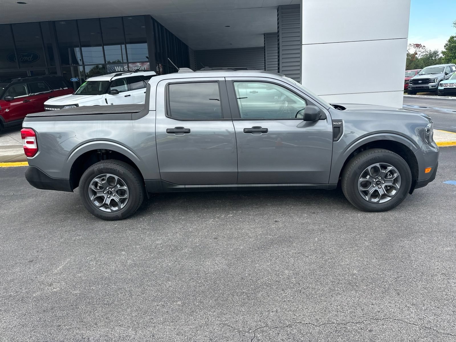 Certified 2025 Ford Maverick XLT FWD image 3