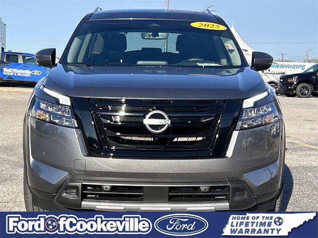Used 2025 Nissan Pathfinder SL w/ Black Appearance Package image 9